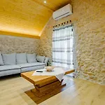 Patakun For 5, With Heated Pool Tatil Evi Lecevica