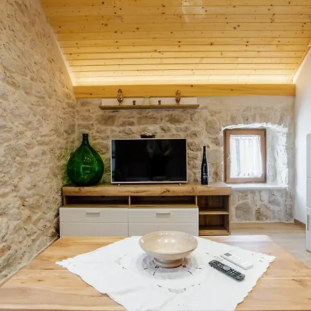 Vikendica Patakun For 5, With Heated Pool *