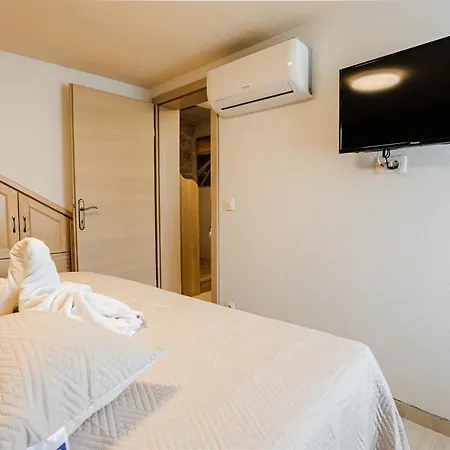 Vikendica Patakun For 5, With Heated Pool