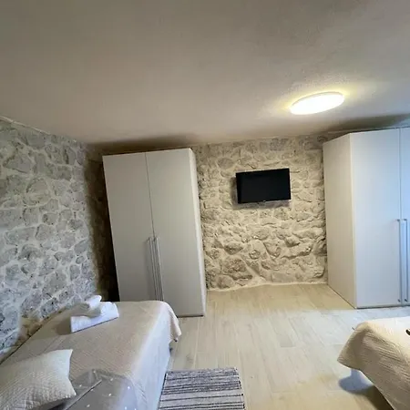 Vikendica Patakun For 5, With Heated Pool Lecevica