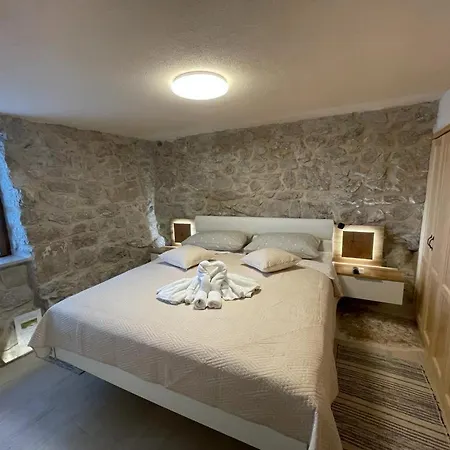 Patakun For 5, With Heated Pool Vikendica