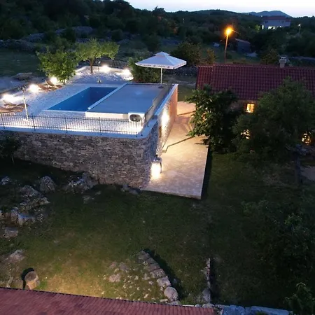 펜션 Patakun For 5, With Heated Pool *