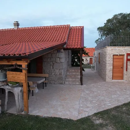 펜션 Patakun For 5, With Heated Pool Lecevica