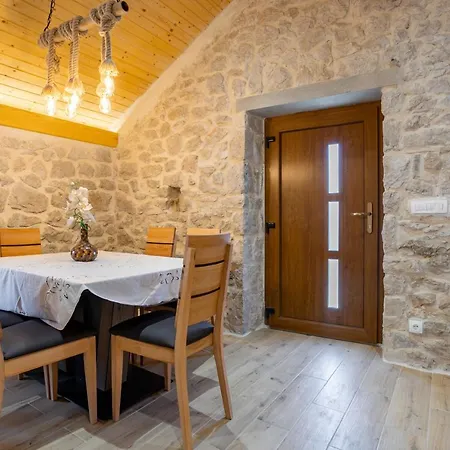 Patakun For 5, With Heated Pool Vakantiehuis