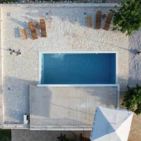 Patakun For 5, With Heated Pool