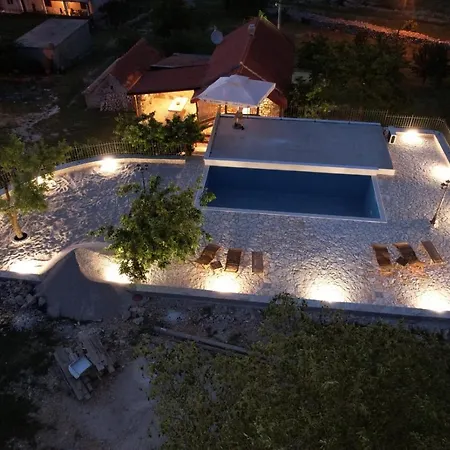 Patakun For 5, With Heated Pool Lecevica