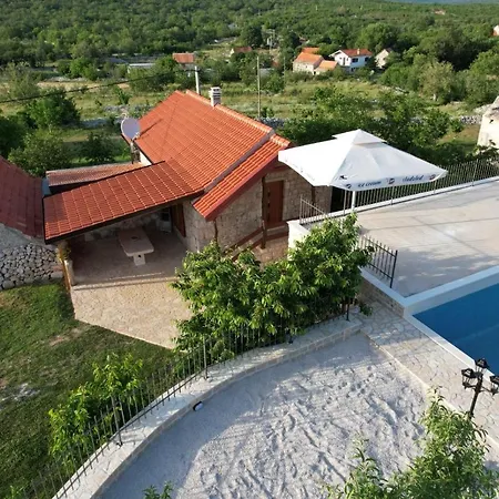 Patakun For 5, With Heated Pool Lecevica