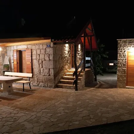 Patakun For 5, With Heated Pool Lecevica