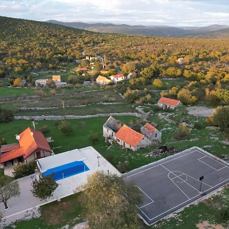 Patakun For 5, With Heated Pool Lecevica