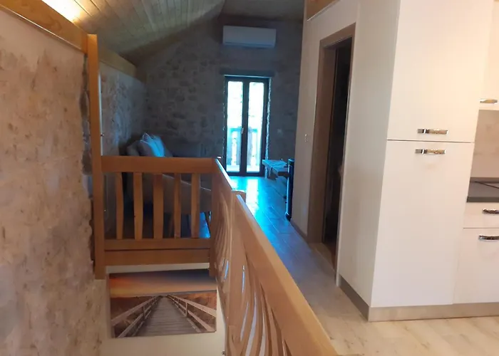 Patakun For 5, With Heated Pool Lecevica