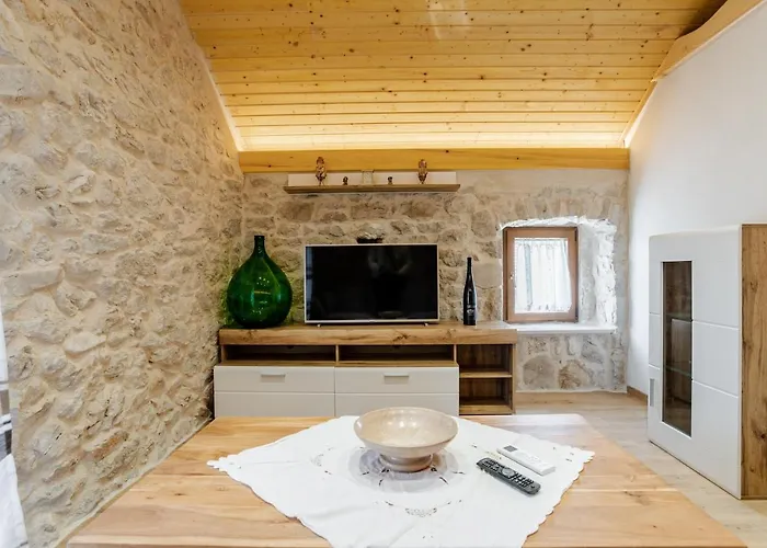 Semesterbostad Patakun For 5, With Heated Pool *
