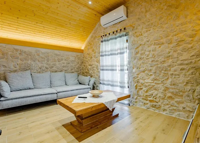 Patakun For 5, With Heated Pool Semesterbostad Lecevica