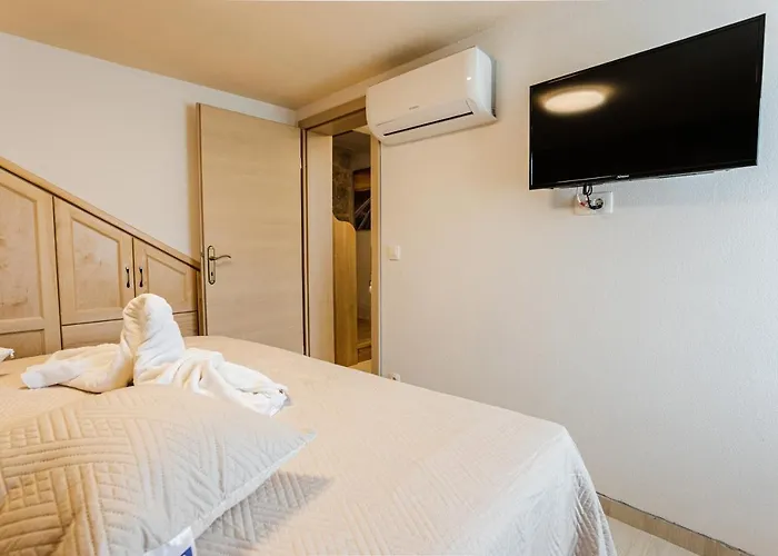 Semesterbostad Patakun For 5, With Heated Pool