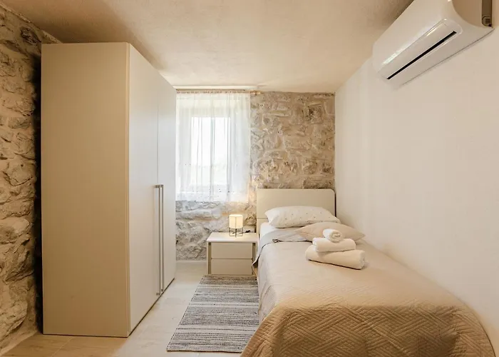Semesterbostad Patakun For 5, With Heated Pool