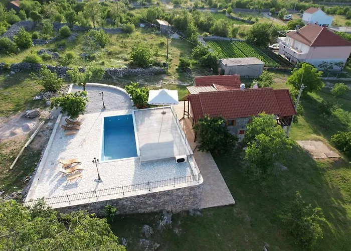 Patakun For 5, With Heated Pool