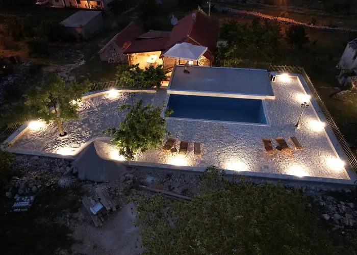 Patakun For 5, With Heated Pool Lecevica