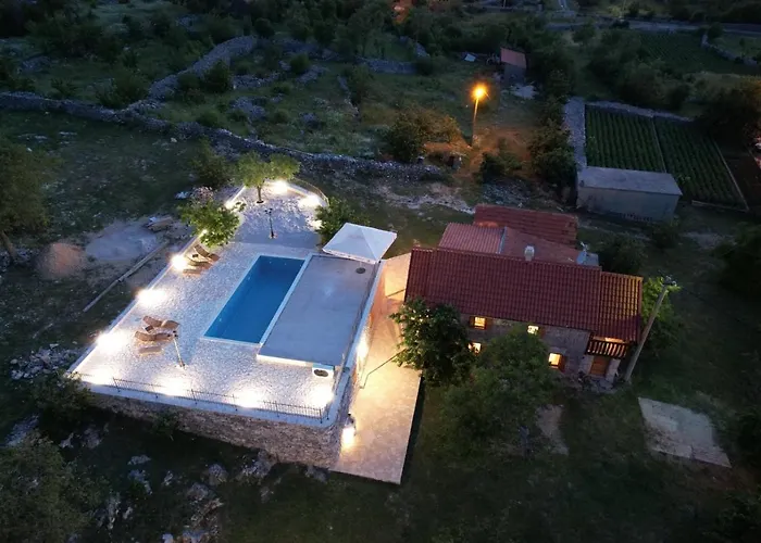 Semesterbostad Patakun For 5, With Heated Pool
