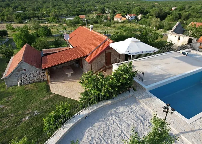 Patakun For 5, With Heated Pool Lecevica