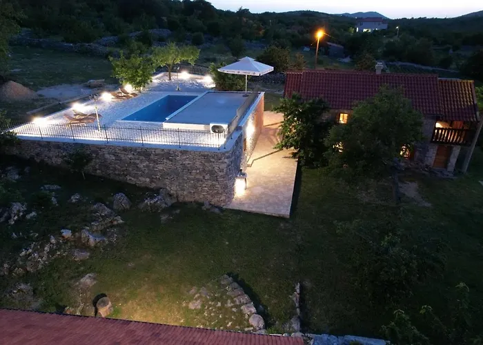 Semesterbostad Patakun For 5, With Heated Pool *