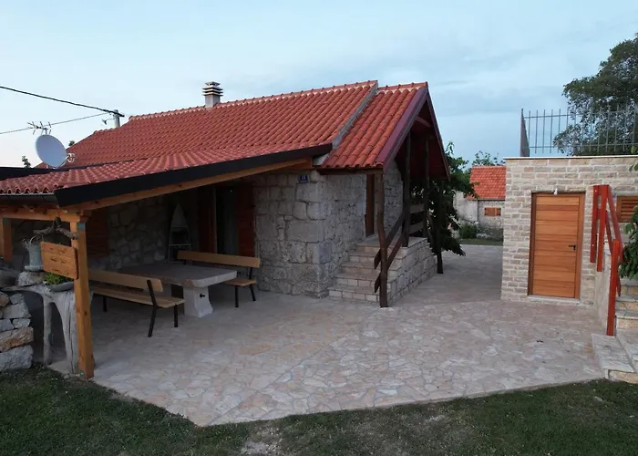 Semesterbostad Patakun For 5, With Heated Pool