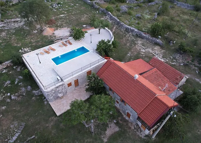Semesterbostad Patakun For 5, With Heated Pool *