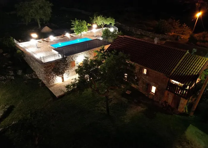 Semesterbostad Patakun For 5, With Heated Pool *