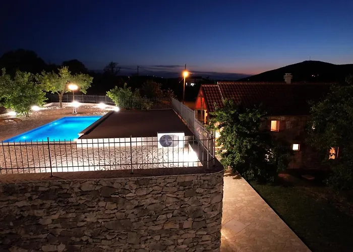 Patakun For 5, With Heated Pool Lecevica