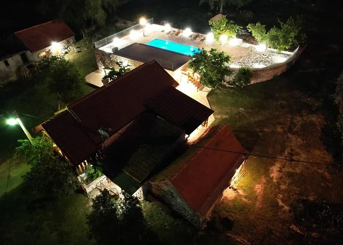 Semesterbostad Patakun For 5, With Heated Pool *