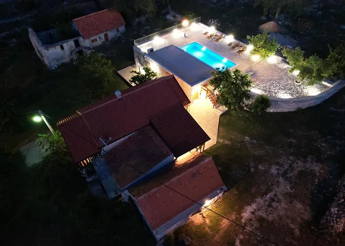 Semesterbostad Patakun For 5, With Heated Pool