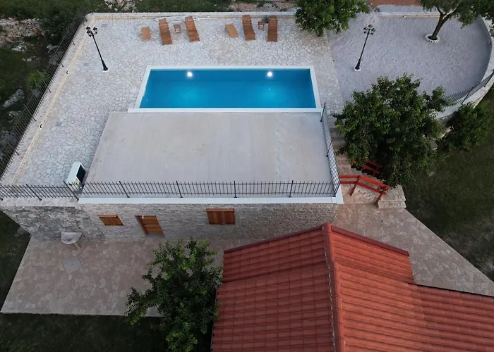 Patakun For 5, With Heated Pool Semesterbostad *