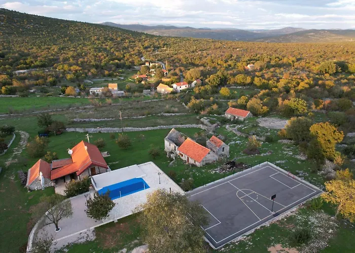 Patakun For 5, With Heated Pool Lecevica